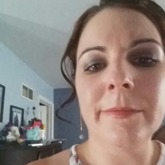 Meet your Posher, Lauren - Picture 1 of 1