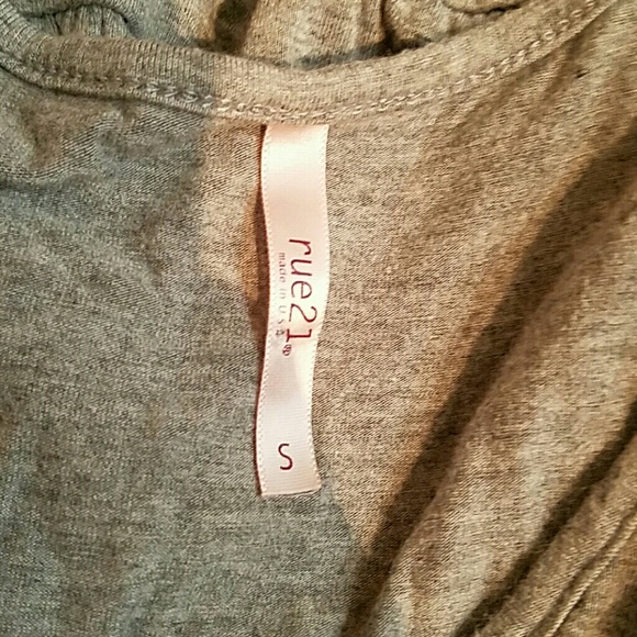 Fun, cute top! - Picture 2 of 3