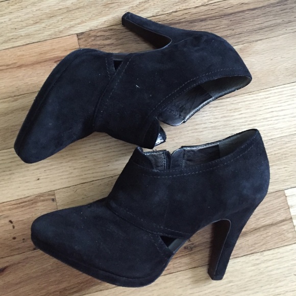 Banana Republic Shoes - Banana Republic Black Booties