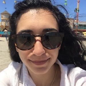 Meet your Posher, Dina