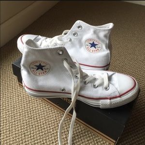 🚨🚨 Flash Sale 🚨🚨 White Converse High Tops