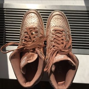 Nike rose gold metallic sky hi bronze snake