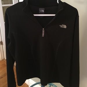 Classic North face black pullover!