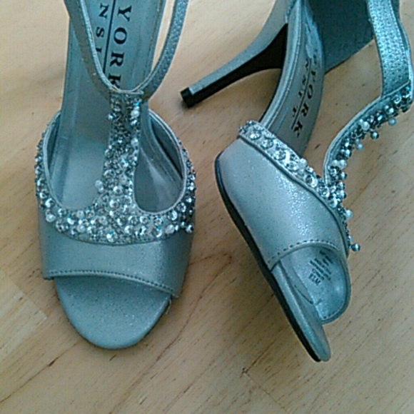 Reduced Price!!!! Silver New York Transit heel