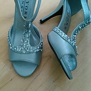 Reduced Price!!!! Silver New York Transit heel