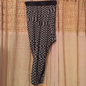 Nike Drop Crotch Checker Capri