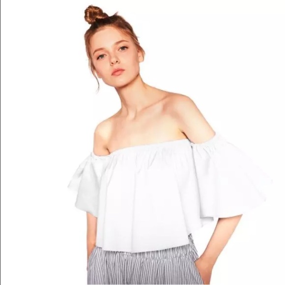 Off shoulder white top 🆕🎉offers welcome