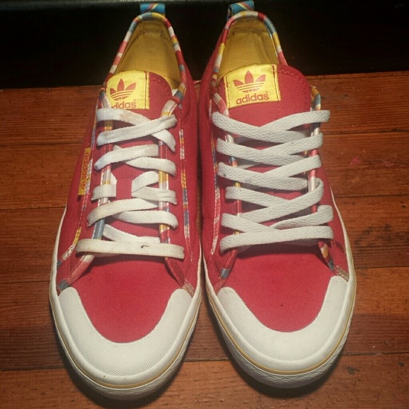 ADIDAS TENNIS SHOE