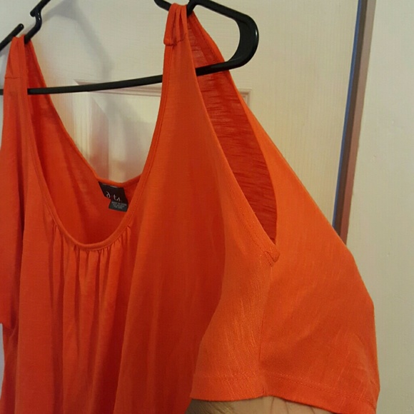 Top - Picture 2 of 3