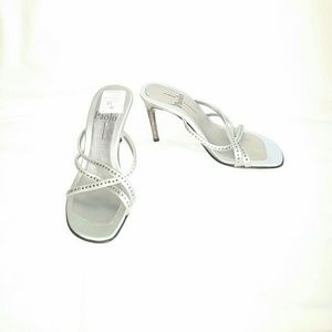 Linea Paolo classic silver & rhinestone size 4.5