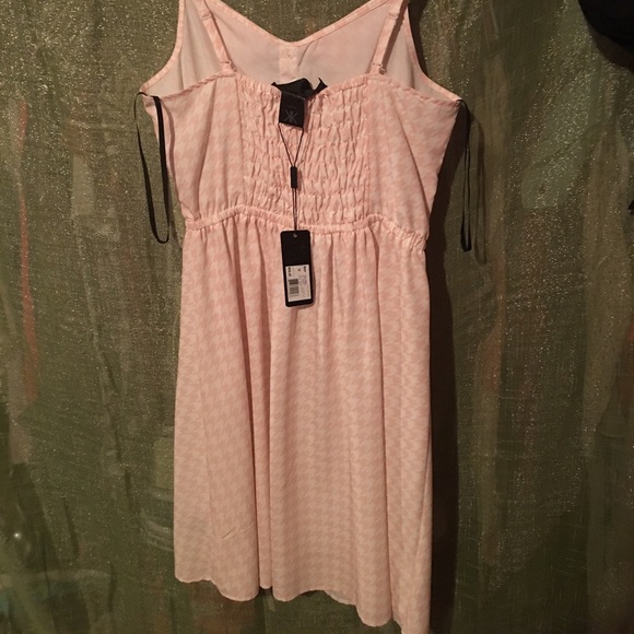 Pretty dress Kim k line - Picture 2 of 3