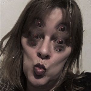 Meet your Posher, Debbi