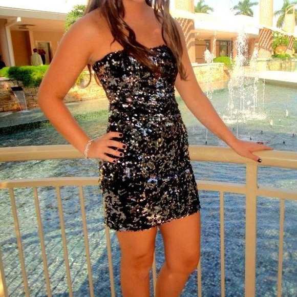 Dresses & Skirts - Black sequin short dress
