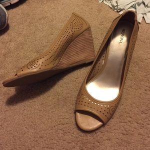 Merona cut out wedge