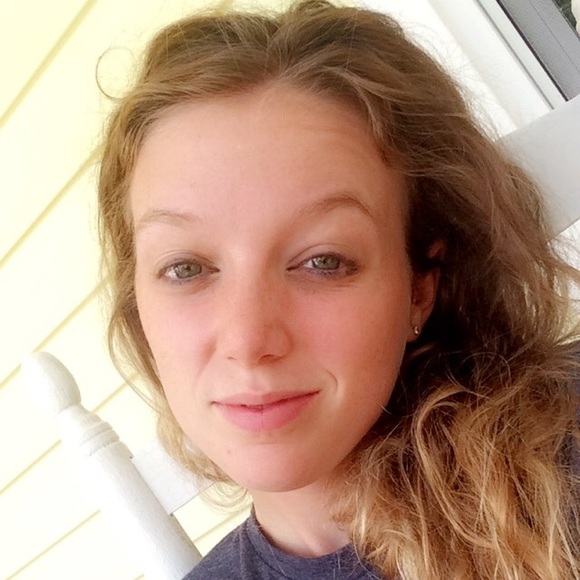 Meet your Posher, Allyssa - Picture 1 of 1