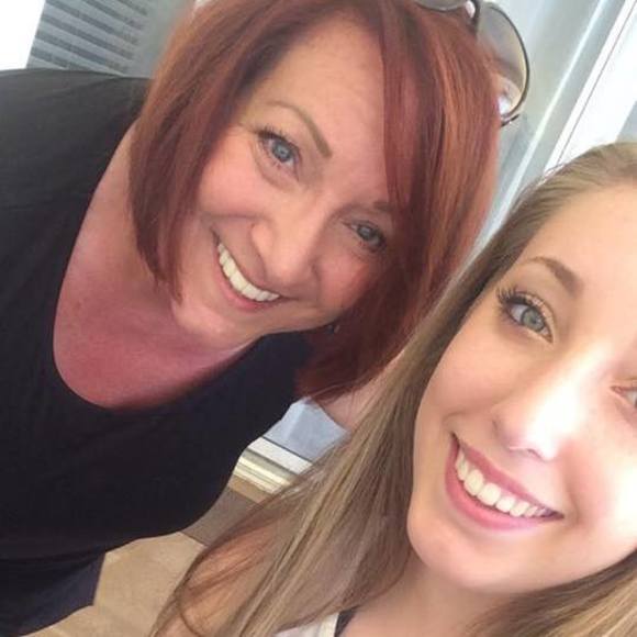 Meet your Posher, Cindy. - Picture 3 of 4