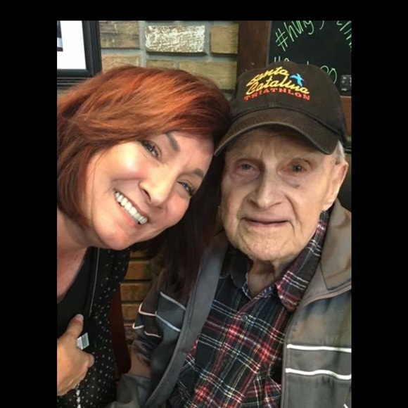 Meet your Posher, Cindy. - Picture 2 of 4