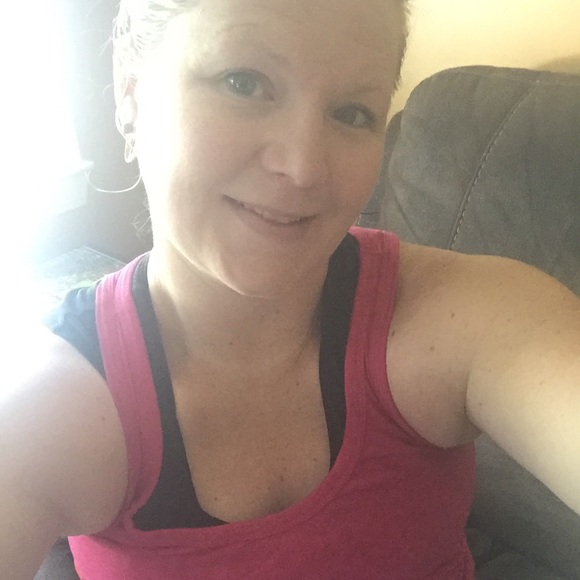 Meet your Posher, Melissa - Picture 1 of 1