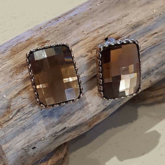 Host Pick🍾  Chunky Rhinestone Earrings - Picture 1 of 2