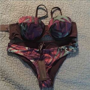 TAVIK swim -molded cup top sz Med/bottom is SM-New