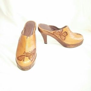 Cute bebe Brown leather mule with butterfly