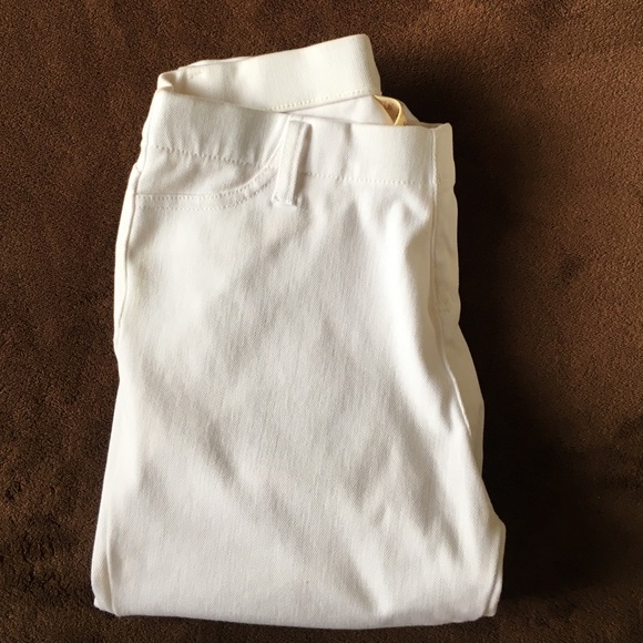 White legging skinny jean.