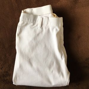 White legging skinny jean.