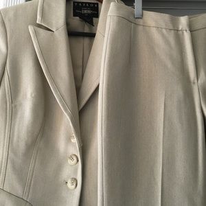 B. Moss Tailor suit (jacket/pants). Cream. Sz 4.
