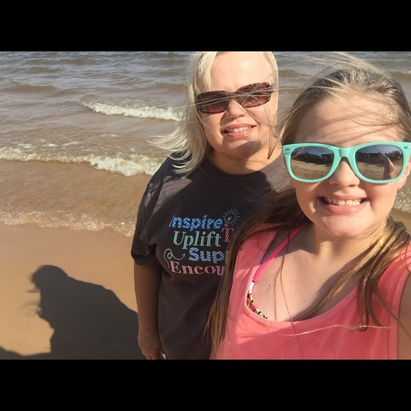 Meet your Posher, Laurie - Picture 1 of 1