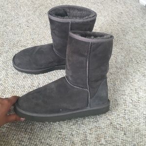 Classic short gray uggs size 7