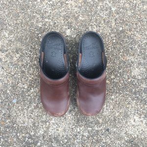 Dansko Clogs, brown