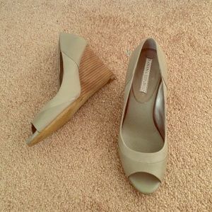 Banana republic gray wedges