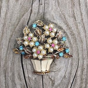 Vintage Vase of Flowers Brooch! EUC!