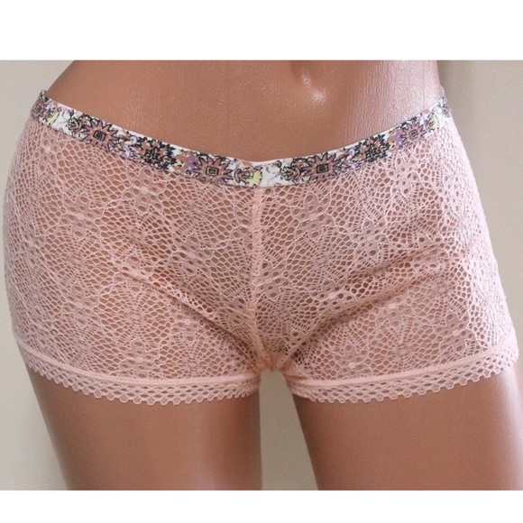 ❗1 Last L❗️VS Pink Lace Shortie Minishort Panties - Picture 2 of 4