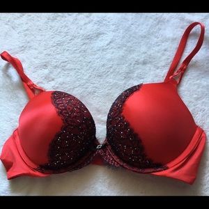 Victoria's Secret Miraculous Plunge padded bra