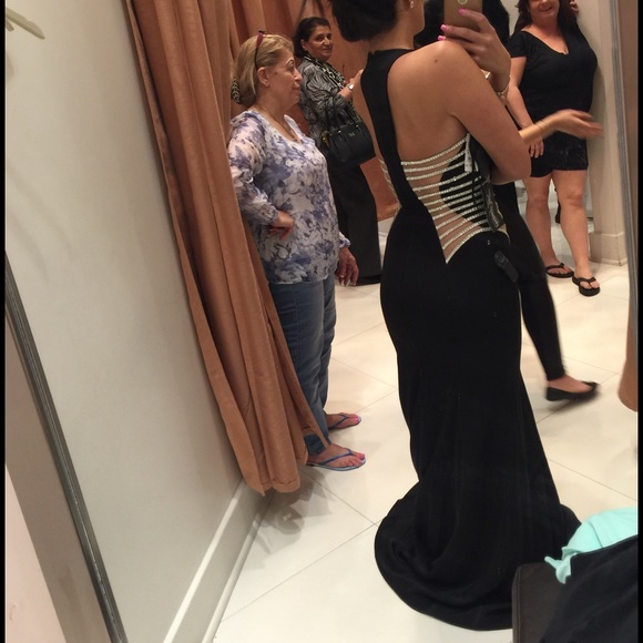 Gorgeous black gown!! - Picture 4 of 4