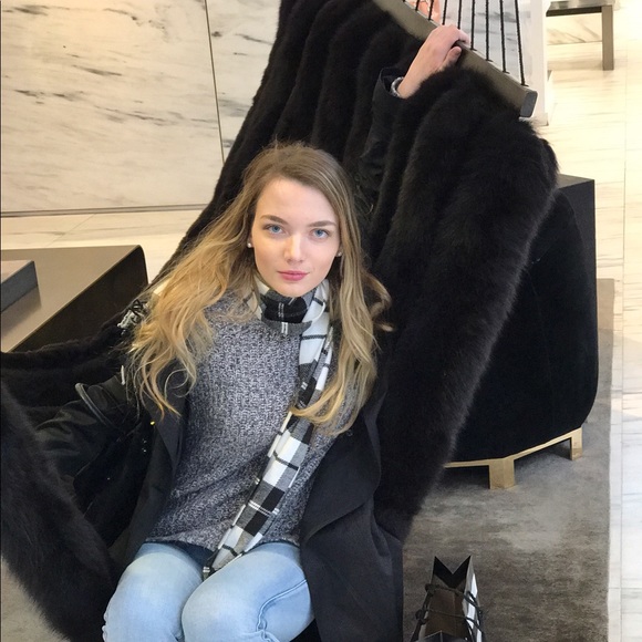 Meet your Posher, Stephanie - Picture 4 of 10