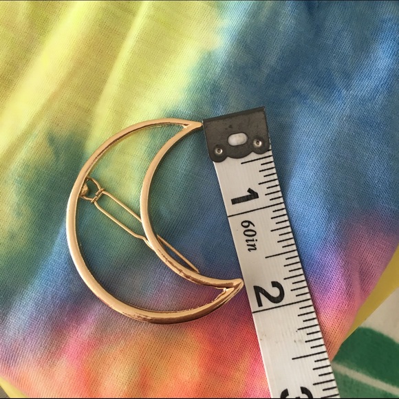 🎉3/$20 Gold Tone Crescent Moon Hair Clip - Picture 4 of 5