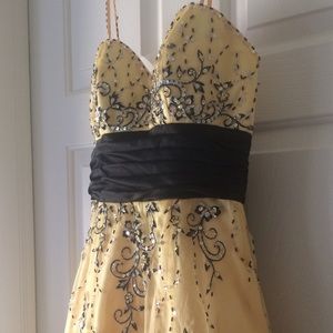 Black and yellow ball gown size 5/6