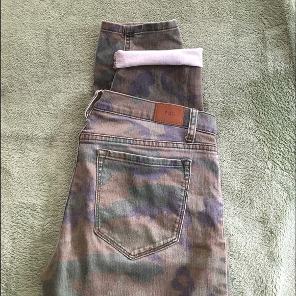 Camouflage BDG mid-rise cigarette ankle NWOT