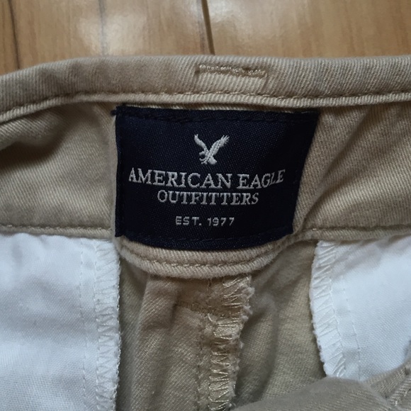 AE Khaki Shorts - Picture 3 of 4