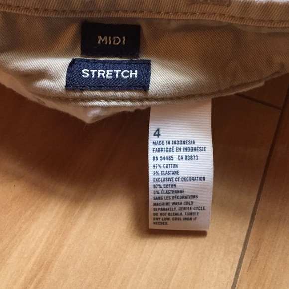 AE Khaki Shorts - Picture 4 of 4