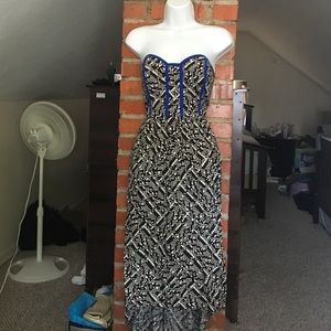 👗SALE! 3/$25!👗Super Cute High-Low Dress