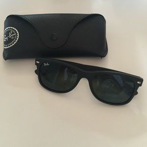 Matte Black Ray-Ban Wayfarer's