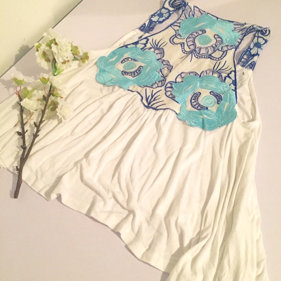 Blue Flower Embroidery Top - Picture 2 of 4