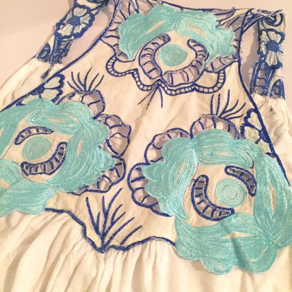 Blue Flower Embroidery Top - Picture 3 of 4