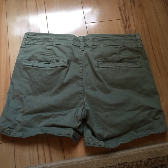 AE Shorts - Picture 2 of 4