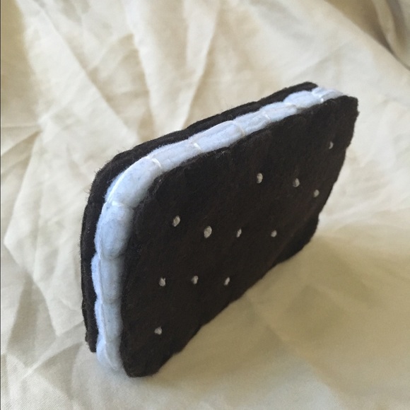 Ice Cream Sandwich Birth Control Case - Picture 2 of 3