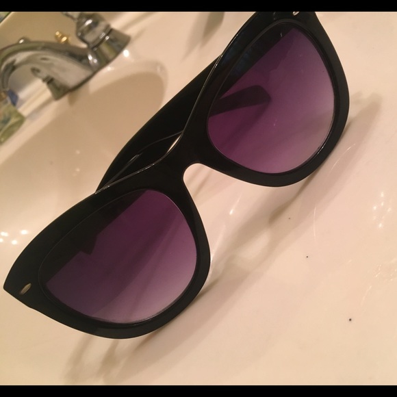 ✨betsey johnson sunglasses✨