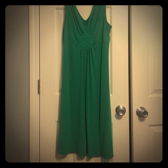 Green sleeveless dress